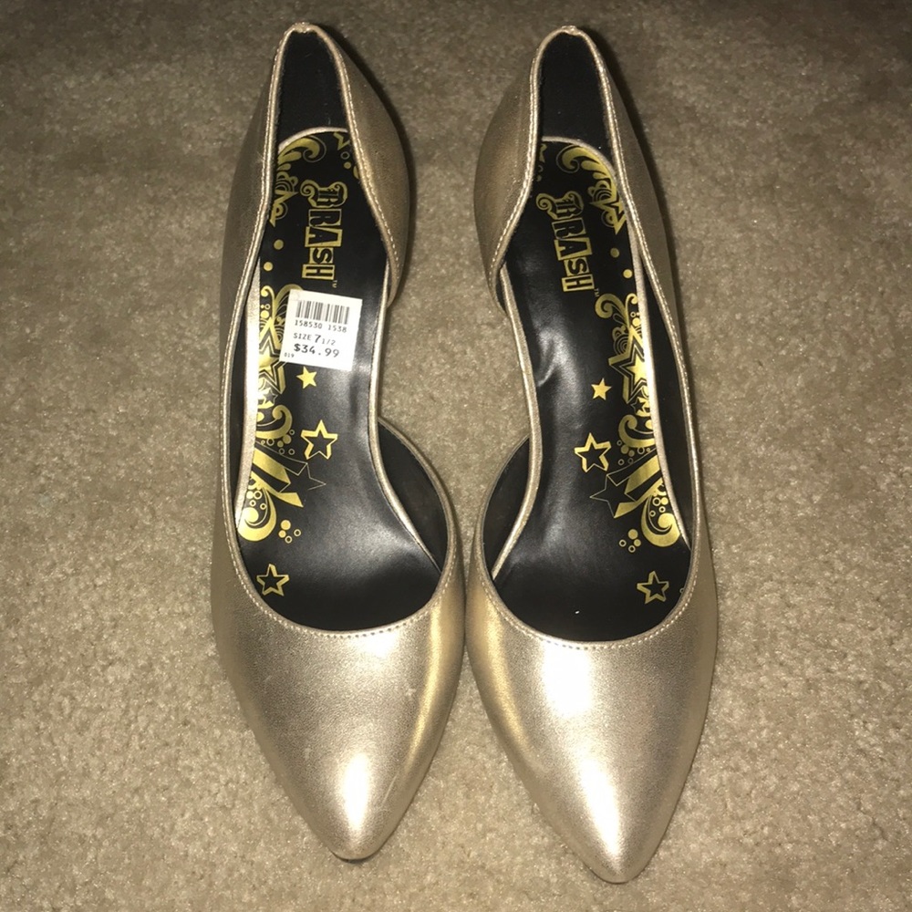 ⭐️Gold pumps!